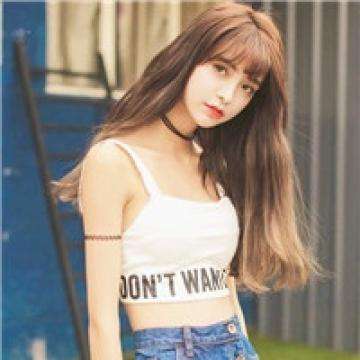 可爱宝贝用晚餐